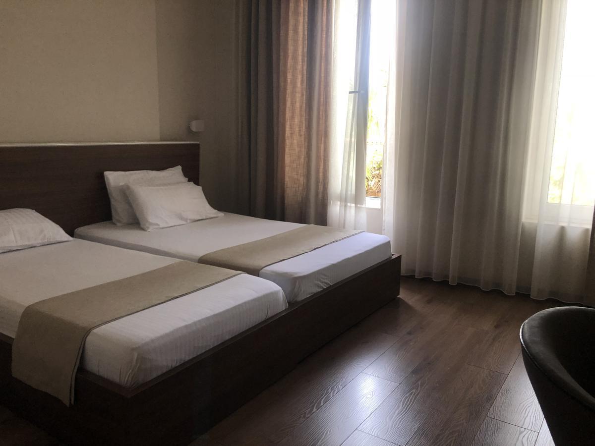 Soleo Hotel Tirana Exterior foto