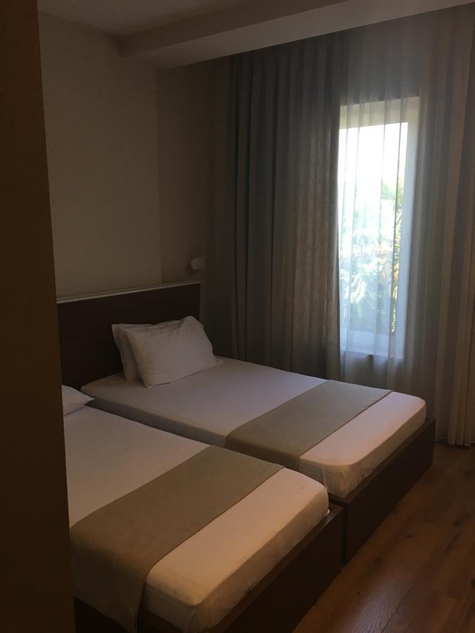 Soleo Hotel Tirana Exterior foto